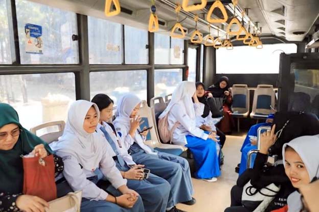 Pelajar di Kota Tangerang Gratis Naik Bus Tayo dan Angkot Si Benteng