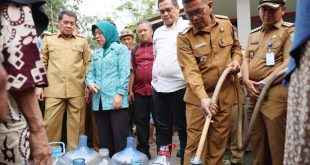 Atasi Kekeringan, Gubernur Andra Soni Distribusikan Air Bersih