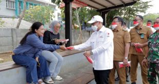 Cegah Abu Vulkanik, Pemkot Tangsel Bagikan Masker ke Warga