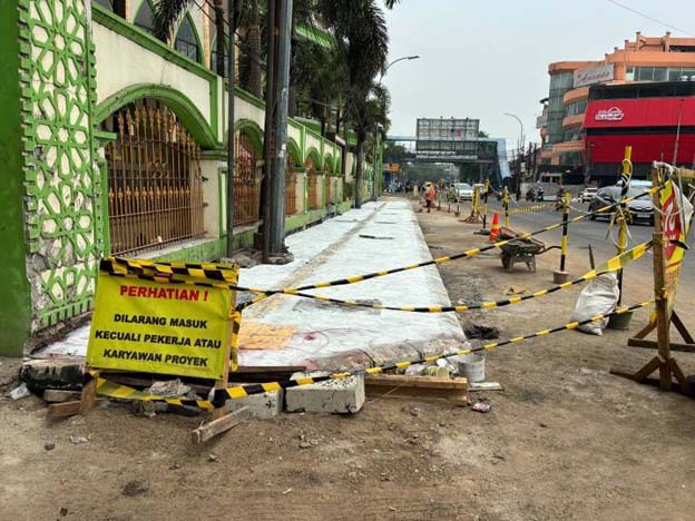 Pemkot Tangerang Mulai Bangun Trotoar Jalan Kisamaun
